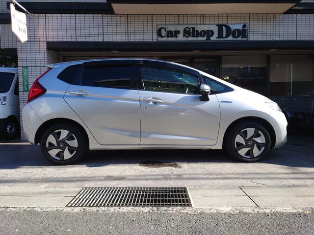 フィットハイブリッド Ｆパッケージ　Ｇａｔｈｅｒｓナビ・（地デジ・ＤＶＤ・ＣＤ・ＳＤ）・バックカメラ・ＥＴＣ・マルチインフォメーションディスプレイ・オートエアコン・スマートキーＸ２・（4枚目）