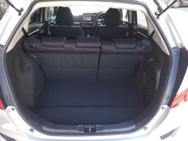 フィットハイブリッド Ｆパッケージ　Ｇａｔｈｅｒｓナビ・（地デジ・ＤＶＤ・ＣＤ・ＳＤ）・バックカメラ・ＥＴＣ・マルチインフォメーションディスプレイ・オートエアコン・スマートキーＸ２・（13枚目）