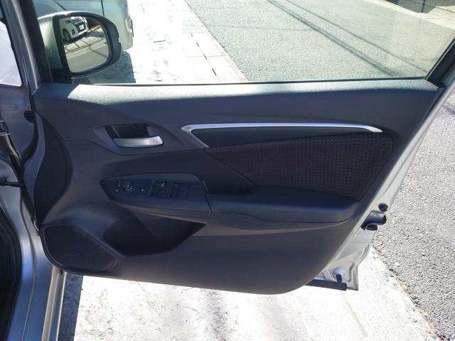 フィットハイブリッド Ｆパッケージ　Ｇａｔｈｅｒｓナビ・（地デジ・ＤＶＤ・ＣＤ・ＳＤ）・バックカメラ・ＥＴＣ・マルチインフォメーションディスプレイ・オートエアコン・スマートキーＸ２・（17枚目）