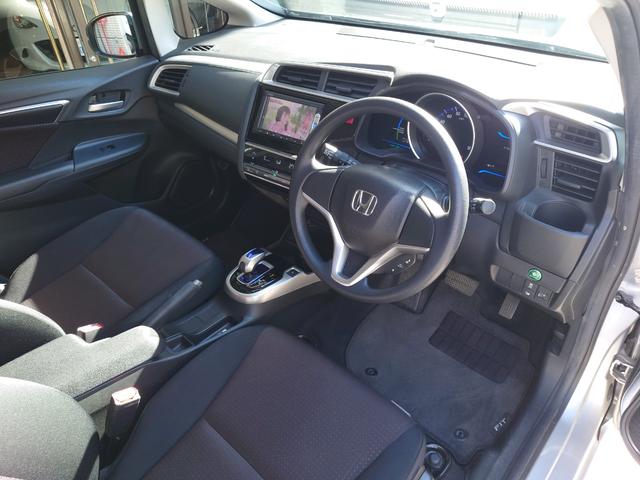 フィットハイブリッド Ｆパッケージ　Ｇａｔｈｅｒｓナビ・（地デジ・ＤＶＤ・ＣＤ・ＳＤ）・バックカメラ・ＥＴＣ・マルチインフォメーションディスプレイ・オートエアコン・スマートキーＸ２・（18枚目）