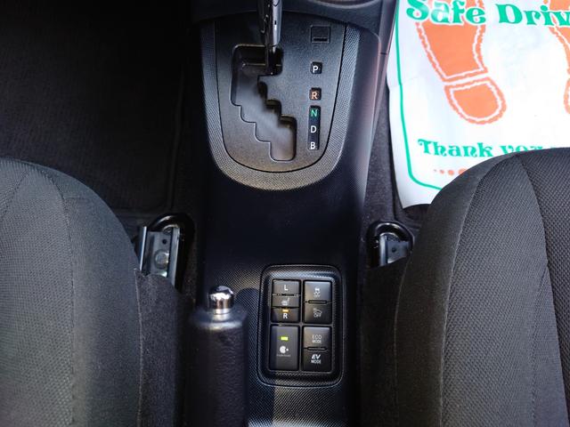 アクア Sスタイルブラック 純正9インチナビ(地デジ・Bluetooth)・バックカメラ・ETC・前後ドラレコ・シートヒーター・前後クリアランスソナー・オートハイビーム・衝突軽減・車線逸脱警報・先行車発進・スマートキーX2(32枚目)