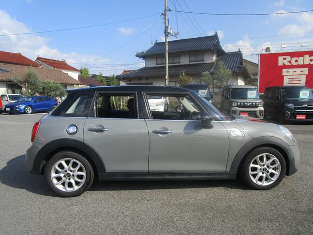 ＭＩＮＩ クーパーＳ　／純正ナビ／エキサイトメントパッケージ／クロムラインエクステリア／パフォーマンスコントロール／スポーツシート／オンボードコンピュータ／（9枚目）