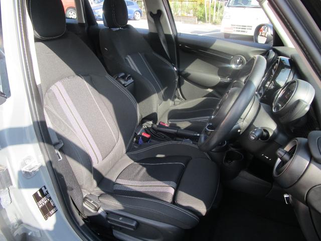 ＭＩＮＩ クーパーＳ　／純正ナビ／エキサイトメントパッケージ／クロムラインエクステリア／パフォーマンスコントロール／スポーツシート／オンボードコンピュータ／（15枚目）