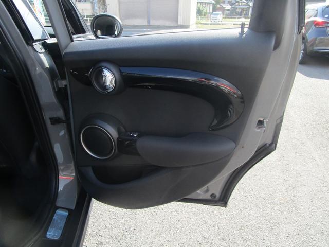 ＭＩＮＩ クーパーＳ　／純正ナビ／エキサイトメントパッケージ／クロムラインエクステリア／パフォーマンスコントロール／スポーツシート／オンボードコンピュータ／（20枚目）