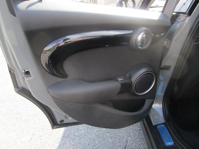 ＭＩＮＩ クーパーＳ　／純正ナビ／エキサイトメントパッケージ／クロムラインエクステリア／パフォーマンスコントロール／スポーツシート／オンボードコンピュータ／（24枚目）