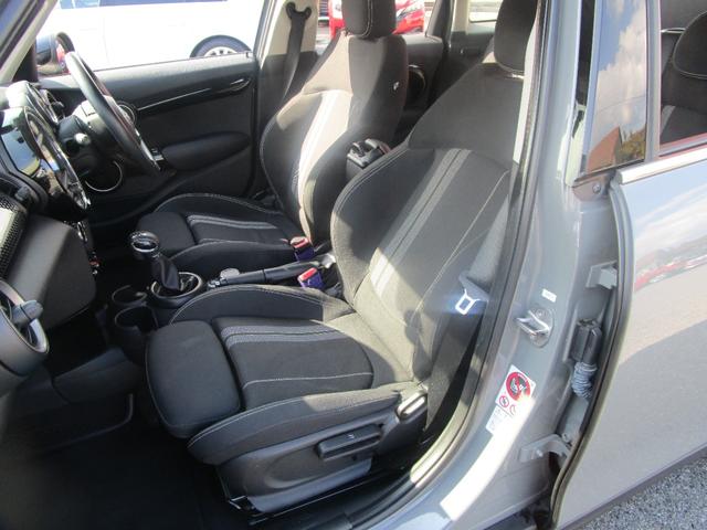 ＭＩＮＩ クーパーＳ　／純正ナビ／エキサイトメントパッケージ／クロムラインエクステリア／パフォーマンスコントロール／スポーツシート／オンボードコンピュータ／（25枚目）