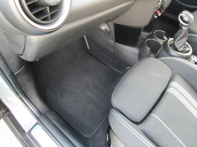 ＭＩＮＩ クーパーＳ　／純正ナビ／エキサイトメントパッケージ／クロムラインエクステリア／パフォーマンスコントロール／スポーツシート／オンボードコンピュータ／（26枚目）