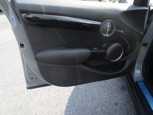 ＭＩＮＩ クーパーＳ　／純正ナビ／エキサイトメントパッケージ／クロムラインエクステリア／パフォーマンスコントロール／スポーツシート／オンボードコンピュータ／（27枚目）