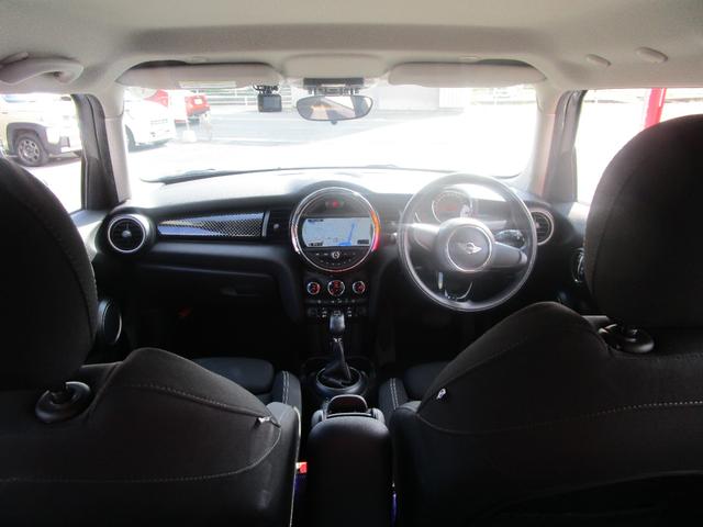 ＭＩＮＩ クーパーＳ　／純正ナビ／エキサイトメントパッケージ／クロムラインエクステリア／パフォーマンスコントロール／スポーツシート／オンボードコンピュータ／（28枚目）