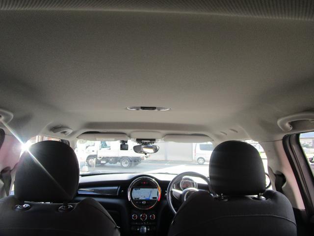 ＭＩＮＩ クーパーＳ　／純正ナビ／エキサイトメントパッケージ／クロムラインエクステリア／パフォーマンスコントロール／スポーツシート／オンボードコンピュータ／（29枚目）