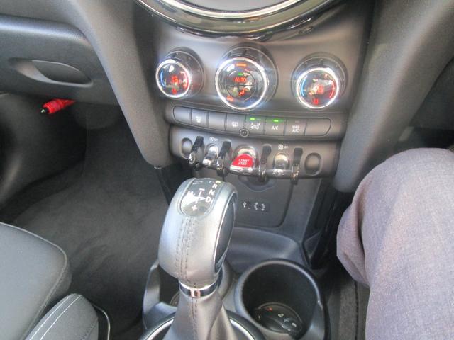 ＭＩＮＩ クーパーＳ　／純正ナビ／エキサイトメントパッケージ／クロムラインエクステリア／パフォーマンスコントロール／スポーツシート／オンボードコンピュータ／（33枚目）