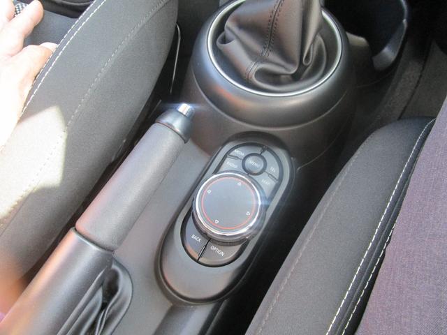 ＭＩＮＩ クーパーＳ　／純正ナビ／エキサイトメントパッケージ／クロムラインエクステリア／パフォーマンスコントロール／スポーツシート／オンボードコンピュータ／（34枚目）