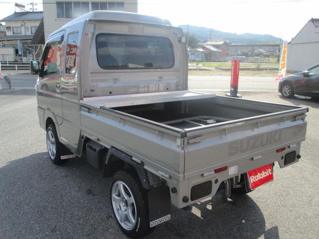 スーパーキャリイ Ｘ　４ＷＤ／リフトアップ／バンパーガード／デフロック／ブレーキサポート／作業灯／リアオーバーフェンダー／キーレス／（9枚目）