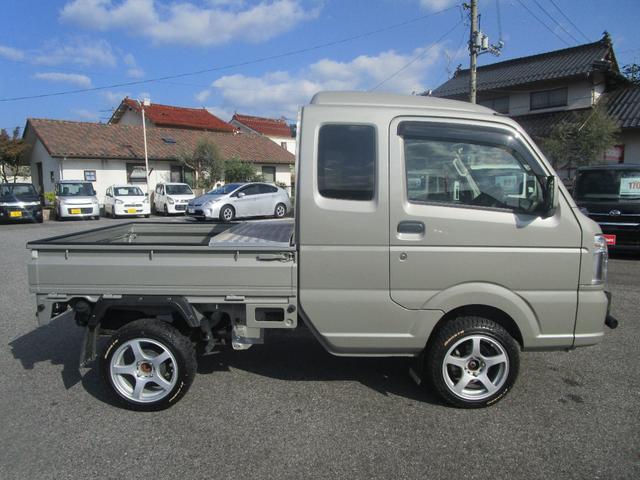 スーパーキャリイ Ｘ　４ＷＤ／リフトアップ／バンパーガード／デフロック／ブレーキサポート／作業灯／リアオーバーフェンダー／キーレス／（11枚目）