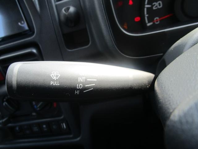 スーパーキャリイ Ｘ　４ＷＤ／リフトアップ／バンパーガード／デフロック／ブレーキサポート／作業灯／リアオーバーフェンダー／キーレス／（24枚目）