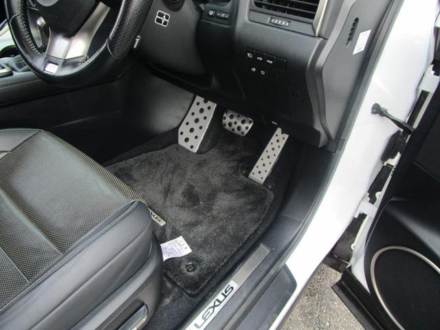 ＲＸ ＲＸ２００ｔ　Ｆスポーツ　／メーカーナビ／フルセグＴＶ／パノラミックビューモニター／ブレーキサポート／ＢＳＭ／ＲＣＴＡ／ＨＵＤ／ステアリングヒーター／サンルーフ／（16枚目）