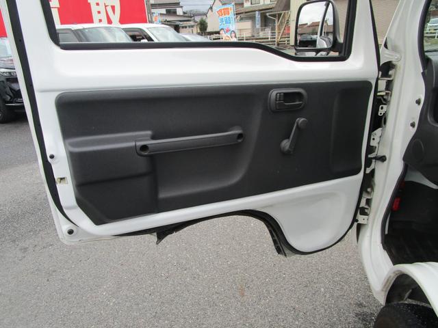 アクティトラック ＳＤＸ　／４ＷＤ／ケンウッドＣＤデッキ／エアコン／パワステ／走行２．８万キロ／（22枚目）