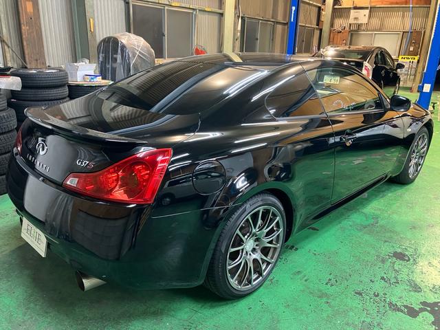 スカイライン ３７０ＧＴ　タイプＳ　ＢＢＳ１９インチアルミ　車検適応フジツボマフラー　ハーフレザーシート　純正ナビ　地デジＴＶ　サイド・バックカメラ　ＥＴＣ　キセノン　スマートキー　プッシュスタート　パワーシート　パドルシフト（2枚目）