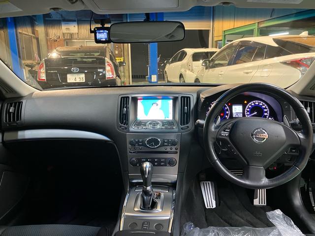 スカイライン ３７０ＧＴ　タイプＳ　ＢＢＳ１９インチアルミ　車検適応フジツボマフラー　ハーフレザーシート　純正ナビ　地デジＴＶ　サイド・バックカメラ　ＥＴＣ　キセノン　スマートキー　プッシュスタート　パワーシート　パドルシフト（3枚目）