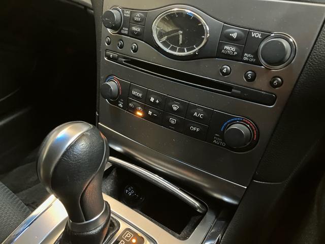 スカイライン ３７０ＧＴ　タイプＳ　ＢＢＳ１９インチアルミ　車検適応フジツボマフラー　ハーフレザーシート　純正ナビ　地デジＴＶ　サイド・バックカメラ　ＥＴＣ　キセノン　スマートキー　プッシュスタート　パワーシート　パドルシフト（18枚目）