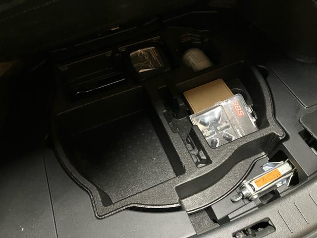 スカイライン ３７０ＧＴ　タイプＳ　ＢＢＳ１９インチアルミ　車検適応フジツボマフラー　ハーフレザーシート　純正ナビ　地デジＴＶ　サイド・バックカメラ　ＥＴＣ　キセノン　スマートキー　プッシュスタート　パワーシート　パドルシフト（34枚目）