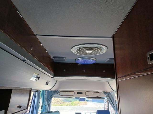 シビリアンバス キャンピング車(株式会社オートワークス京都) 8ナンバー/サブバッテリー/外部電源あり/バックカメラ/冷蔵庫/テレビ/換気扇(22枚目)