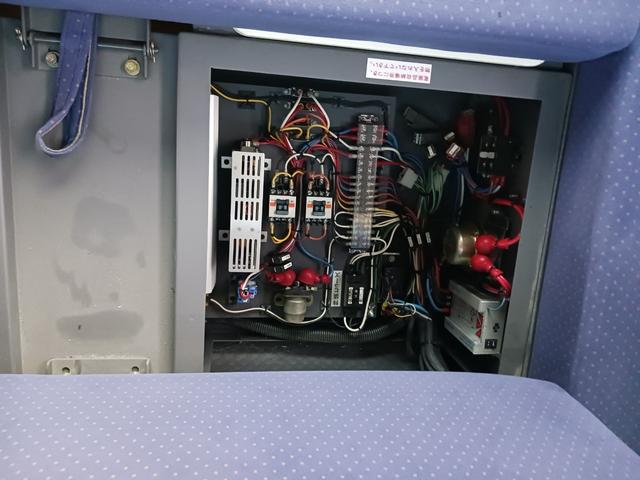 シビリアンバス キャンピング車(株式会社オートワークス京都) 8ナンバー/サブバッテリー/外部電源あり/バックカメラ/冷蔵庫/テレビ/換気扇(33枚目)