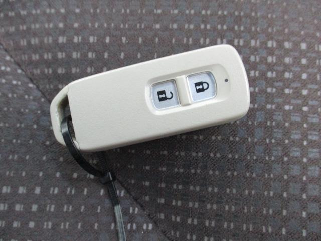 G・Lパッケージ プッシュスタート 電動格納式ミラー オートエアコン パワーウィンドウ 衝撃軽減ブレーキ アルミホイール(25枚目)