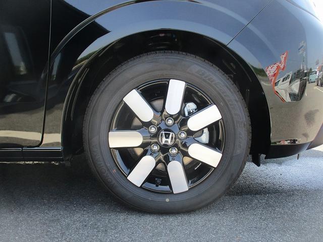 フリード ｅ：ＨＥＶエアー　ＥＸ　ソナー　クルーズコントロール　横滑り防止　衝突被害軽減装置　レーンアシスト　サイドカーテンエアバック　ＬＥＤヘッドランプ　アイドリングストップ　スマートキー　リアクーラー　キーレス　シートヒーター（5枚目）