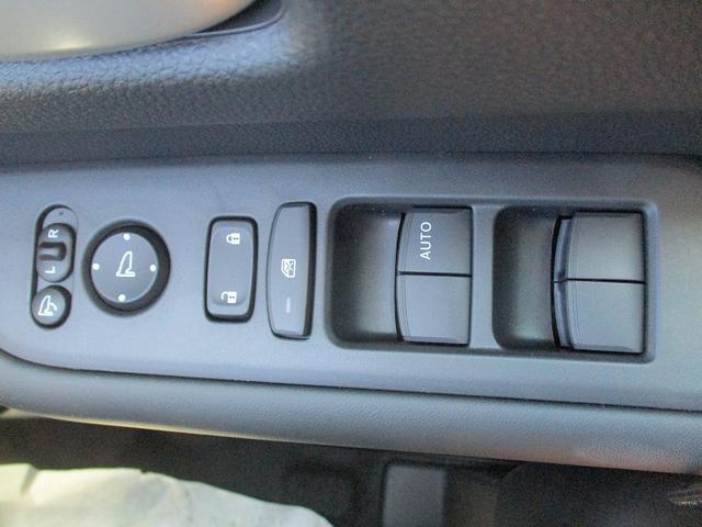 フリード ｅ：ＨＥＶエアー　ＥＸ　ソナー　クルーズコントロール　横滑り防止　衝突被害軽減装置　レーンアシスト　サイドカーテンエアバック　ＬＥＤヘッドランプ　アイドリングストップ　スマートキー　リアクーラー　キーレス　シートヒーター（40枚目）