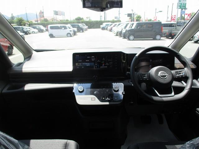 セレナ ハイウェイスターＶ　シートヒータ　横滑り防止　ＬＥＤ　オートライト　インテリキー　４ＷＤ　クリアランスソナー　Ｉストップ　オートマチックハイビーム　衝突回避支援　車線逸脱（5枚目）