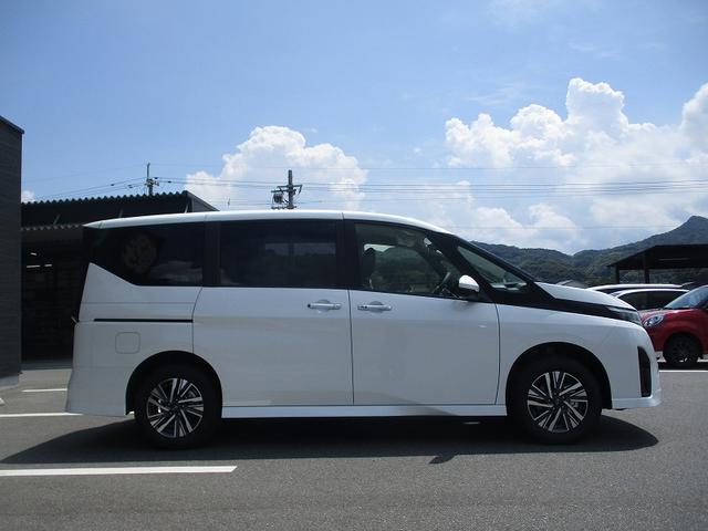 セレナ ハイウェイスターＶ　シートヒータ　横滑り防止　ＬＥＤ　オートライト　インテリキー　４ＷＤ　クリアランスソナー　Ｉストップ　オートマチックハイビーム　衝突回避支援　車線逸脱（9枚目）