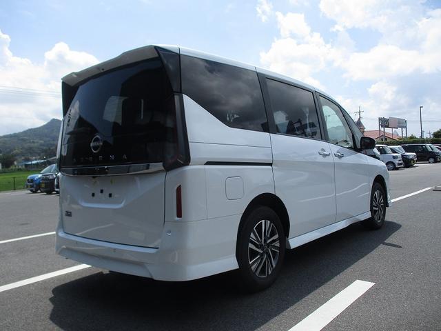 セレナ ハイウェイスターＶ　シートヒータ　横滑り防止　ＬＥＤ　オートライト　インテリキー　４ＷＤ　クリアランスソナー　Ｉストップ　オートマチックハイビーム　衝突回避支援　車線逸脱（10枚目）