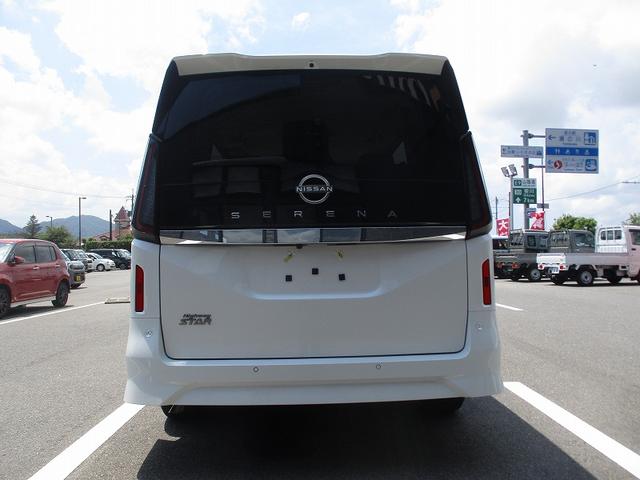 セレナ ハイウェイスターＶ　シートヒータ　横滑り防止　ＬＥＤ　オートライト　インテリキー　４ＷＤ　クリアランスソナー　Ｉストップ　オートマチックハイビーム　衝突回避支援　車線逸脱（11枚目）