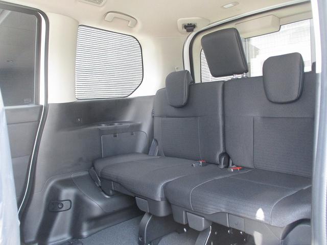 セレナ ハイウェイスターＶ　シートヒータ　横滑り防止　ＬＥＤ　オートライト　インテリキー　４ＷＤ　クリアランスソナー　Ｉストップ　オートマチックハイビーム　衝突回避支援　車線逸脱（19枚目）