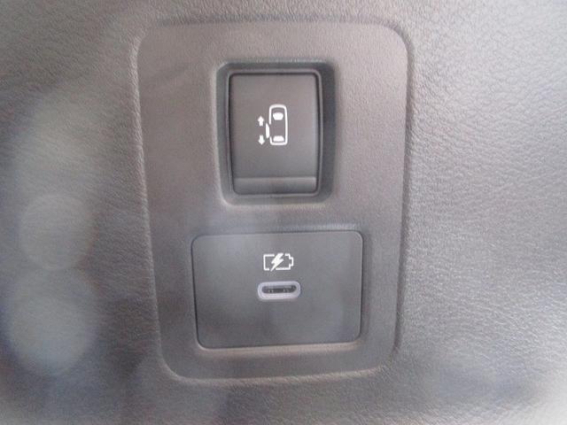 セレナ ハイウェイスターＶ　シートヒータ　横滑り防止　ＬＥＤ　オートライト　インテリキー　４ＷＤ　クリアランスソナー　Ｉストップ　オートマチックハイビーム　衝突回避支援　車線逸脱（23枚目）