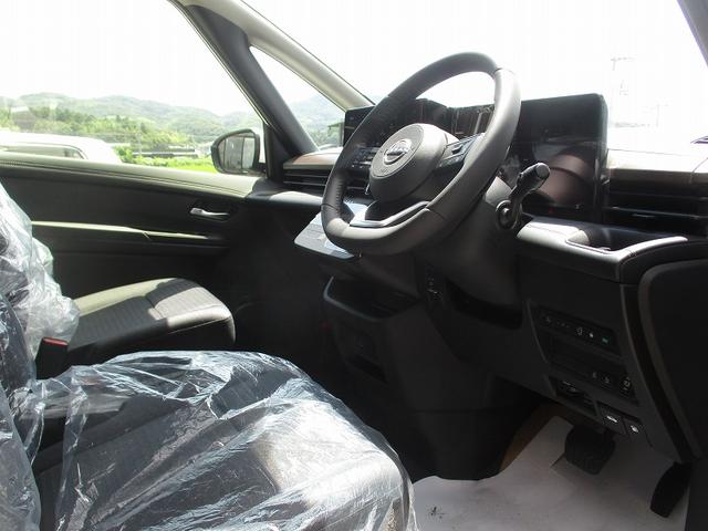 セレナ ハイウェイスターＶ　シートヒータ　横滑り防止　ＬＥＤ　オートライト　インテリキー　４ＷＤ　クリアランスソナー　Ｉストップ　オートマチックハイビーム　衝突回避支援　車線逸脱（29枚目）