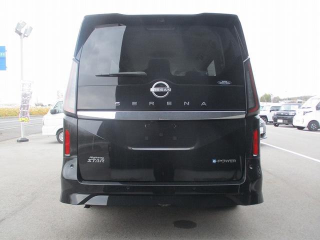 セレナ e-パワー ハイウェイスターV VDC ウォークスルー 自動(被害軽減)ブレーキ フルフラット ダブルエアコン LDP 3列シート LEDランプ オートマチックハイビーム 盗難防止システム スマートキー サイドカーテンエアバック(10枚目)