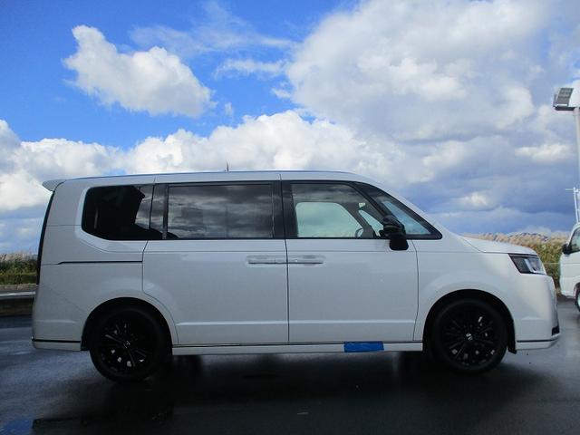 ステップワゴン eHEVスパーダプレミアムラインブラックエディション オットマン パワーテールゲート(9枚目)