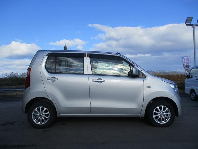 ワゴンＲ ＦＡ　フルタイム４ＷＤ　フルフラット　キーレス　盗難防止装置　Ｗエアバック　パワステ　エアコン　ベンチシート　エアバック　衝突安全ボディ　パワーウィンドウ　ＡＢＳ　シ－トヒ－タ－（9枚目）