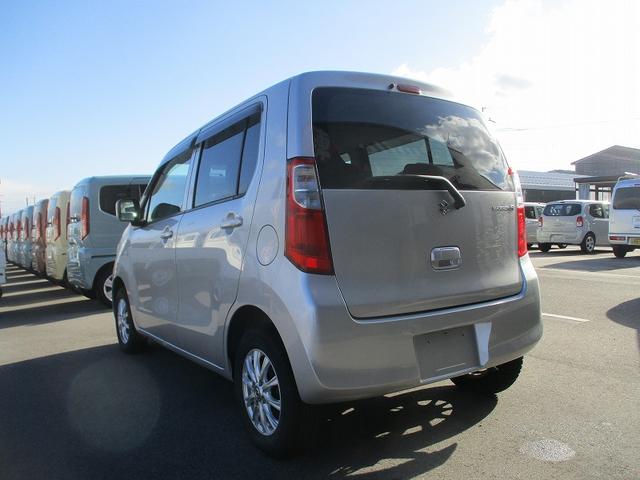 ワゴンＲ ＦＡ　フルタイム４ＷＤ　フルフラット　キーレス　盗難防止装置　Ｗエアバック　パワステ　エアコン　ベンチシート　エアバック　衝突安全ボディ　パワーウィンドウ　ＡＢＳ　シ－トヒ－タ－（14枚目）