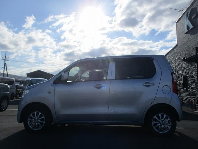 ワゴンＲ ＦＡ　フルタイム４ＷＤ　フルフラット　キーレス　盗難防止装置　Ｗエアバック　パワステ　エアコン　ベンチシート　エアバック　衝突安全ボディ　パワーウィンドウ　ＡＢＳ　シ－トヒ－タ－（15枚目）