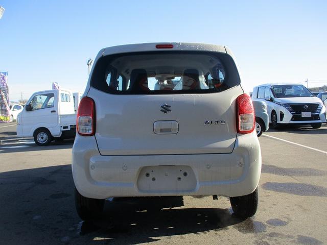 アルト Ｌ　運転席助手席エアバッグ　車線逸脱防止　キーレスリモコン　シートヒータ　Ｐセンサー　盗難警報装置　マニュアルエアコン　パワーステアリング　パワーウインドウ　サイドエアバッグ　オートハイビーム　エアバック（10枚目）