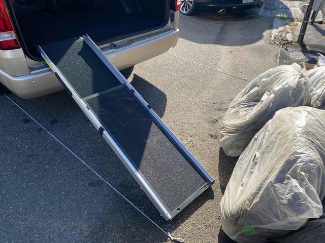 ハイエースワゴン グランドキャビン 10人乗り ワンオーナー 走行1500キロ 4WD アルパイン11型ナビTV 連動ドライブレコーダー ETC Bカメラ 社外アルミ 社外テール 社外サイドオーニング クリアランスソナー 黒シートカバー 左電動スライドドア スマートキー 買取直売(28枚目)