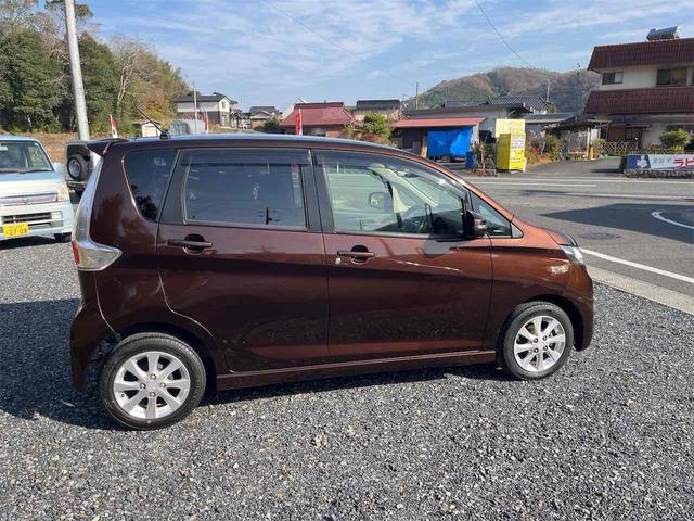 ｅＫカスタム Ｇ　ＥＴＣ　バックカメラ　ナビ　ＨＩＤ　スマートキー　アイドリングストップ　電動格納ミラー　ベンチシート　ＣＶＴ　盗難防止システム　ＡＢＳ　アルミホイール　衝突安全ボディ　エアコン　パワーステアリング（4枚目）