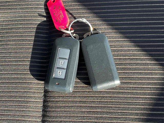 ｅＫカスタム Ｇ　ＥＴＣ　バックカメラ　ナビ　ＨＩＤ　スマートキー　アイドリングストップ　電動格納ミラー　ベンチシート　ＣＶＴ　盗難防止システム　ＡＢＳ　アルミホイール　衝突安全ボディ　エアコン　パワーステアリング（18枚目）