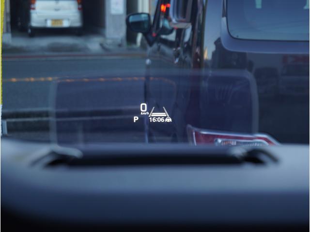 �y�w�b�h�A�b�v�f�B�X�v���C�z�^�]�ɖ𗧂����A�O���̎����̐�ɏœ_�����킹�₷���悤�ɕ\���B���[�^�[�p�l����i�r��ʂւ̎����ړ������炵���S�^�]���T�|�[�g���܂��B