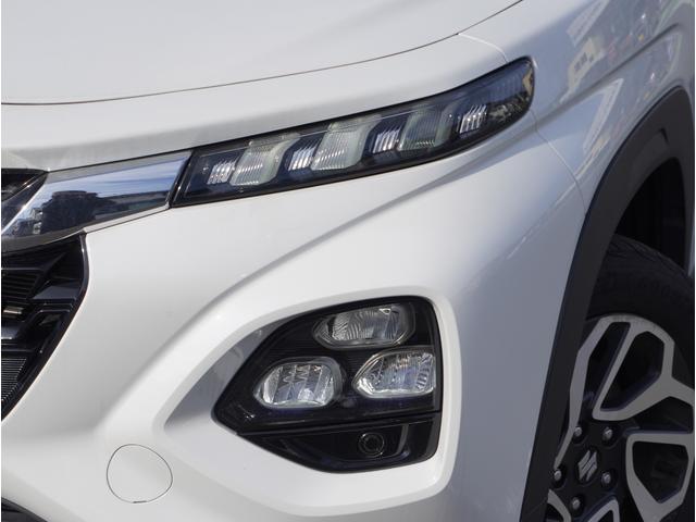 フロンクス ４ＷＤ　全方位カメラ　ナビ　パーキングセンサー　スマートキー　４ＷＤ　全方位カメラ　ナビ　パーキングセンサー　パドルシフト　アダプティブクルーズコントロール　レーンアシスト　シートヒーター　電動パーキングブレーキ　ワイヤレス充電　プッシュスタート　スマートキー（12枚目）