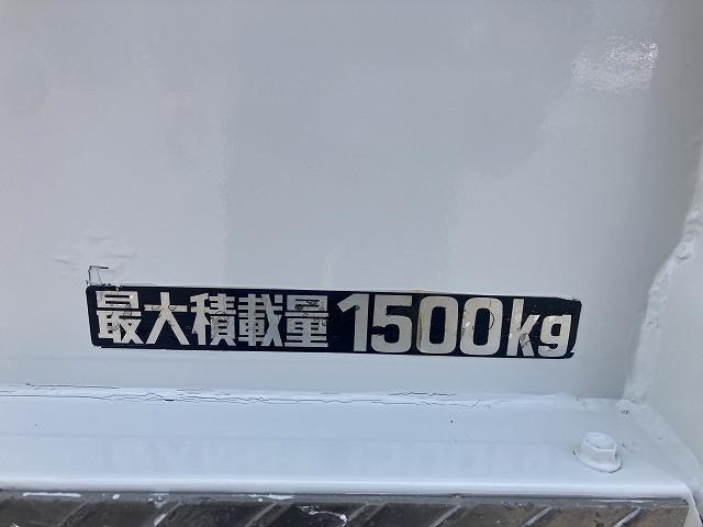 トヨエース １．５ｔ積・垂直ゲート付・ロング・平ボディ・タイヤ　昇降能力６００ｋｇ・荷台鉄板張り・５方開・左右電格ミラー・シートカバー・ライトレベライザー・荷台内寸　Ｌ３０４８　Ｗ１６１９　Ｈ３７４・高増し部６２７・ステージ長さ約７００ｍｍ（44枚目）