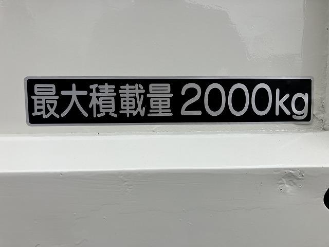 ２ｔ積・５ＭＴ・極東製パワーゲート・Ｓ６０１－１ＳＲＴ２　昇降能力６００ｋｇ型・１０尺・平ボディ・坂道発進補助装置・左電格ミラー・アイドリングストップ・ライトレベライザー・フロアマット・ドラレコ・荷台内寸　Ｌ３０３８　Ｗ１６１７　Ｈ３７４・ステージ長さ７１８(31枚目)